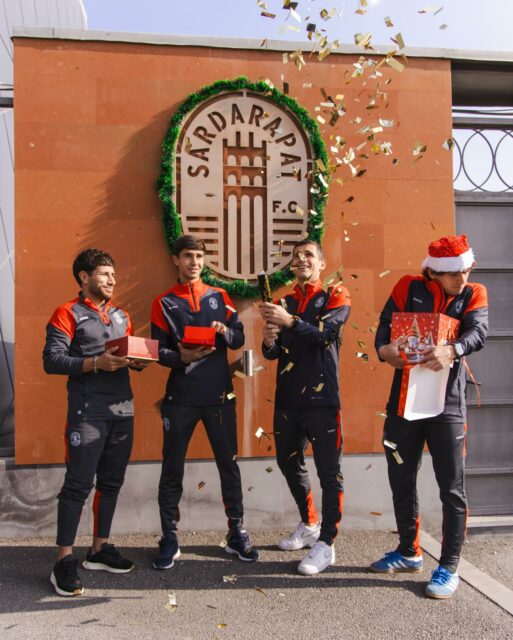 Our January 1 mood looks exactly like these photos 😄🎁🎉🧦
#SardarapatFC • #BornInVictory #SFC #HappyNewYear