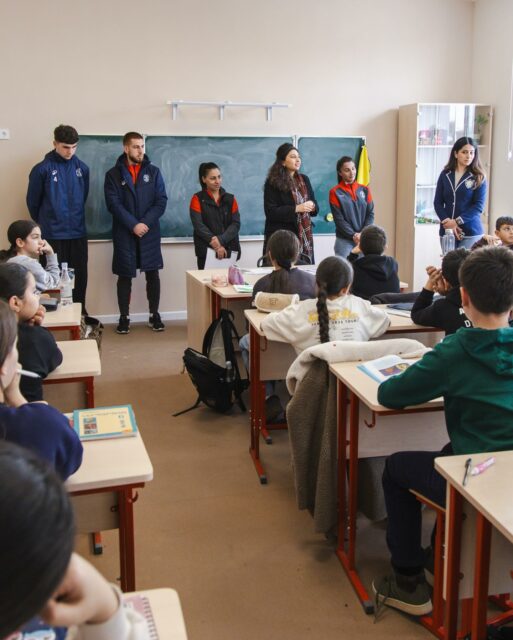 🏫 Sardarapat FC first team players Armen Sargsyan and Vigen Sargsyan, together with academy coaches and club management, visited Vardan Bakhshyan School No. 2 in Armavir.

☺️🤝 They shared the club’s story and their experience with the students, while academy coaches also spoke about joining the academy and the plans to organize a girls’ school football tournament.

#SardarapatFC • #BornInVictory #GirlsEmpowerment #HDF #GirlsInFootball