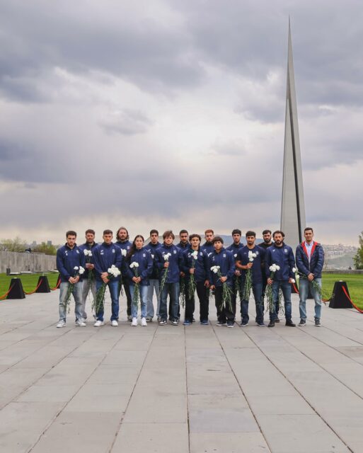🙏 The players and coaching staff of Sardarapat FC first team, along with sporting directors Zhirayr Margaryan and Mariam Stepanyan, visited the Tsitsernakaberd Memorial to pay tribute to the victims of the Armenian Genocide in the Ottoman Empire and lay flowers.

#SardarapatFC • #NeverForget